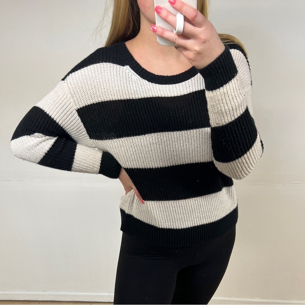 American Eagle Black and White Stripe Sweater